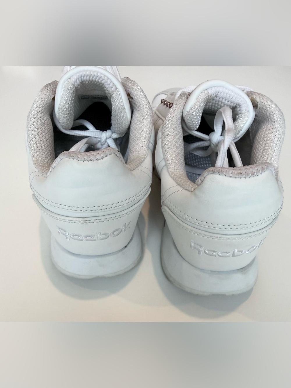 Reebok classic Oryx White Sneakers with rose gold Accents 7.5 - Picture 3 of 6